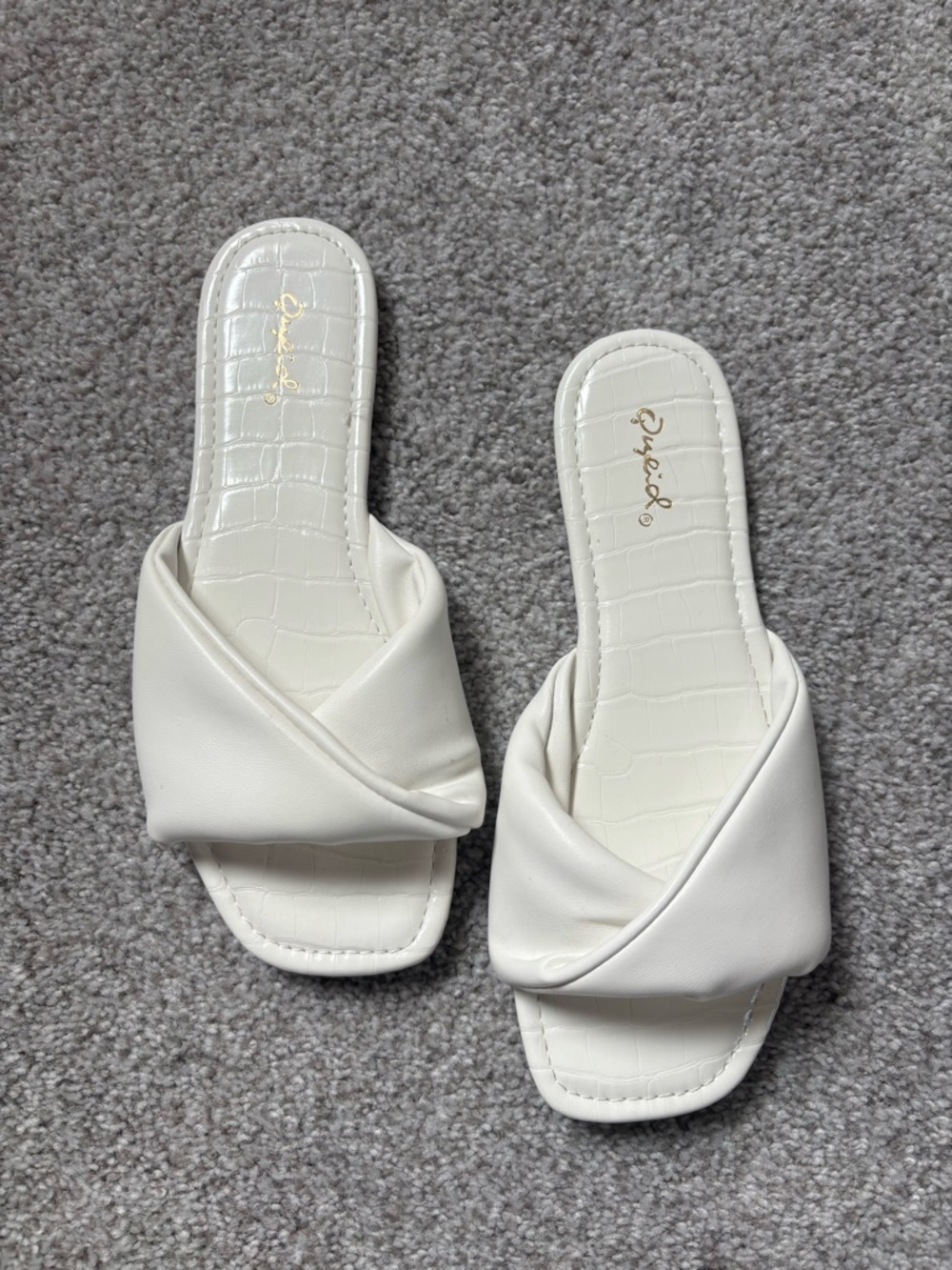 Qupid White Twisted Strap Slide Sandals for Women